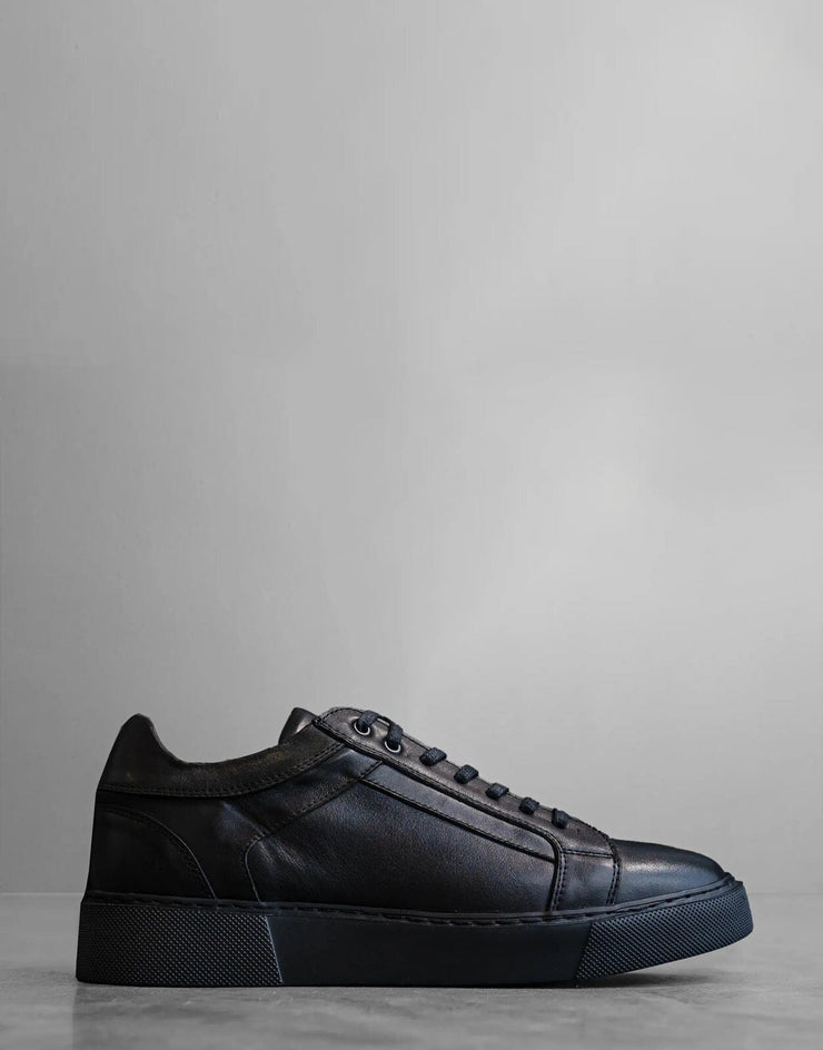 Fade Iconic Black Sneakers